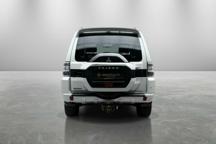 mitsubishi-pajero-diesel-2017-big-7