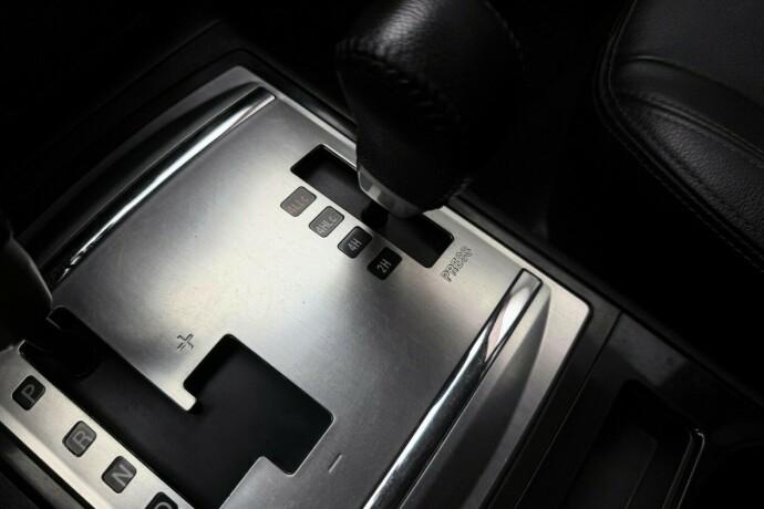 mitsubishi-pajero-diesel-2017-big-29