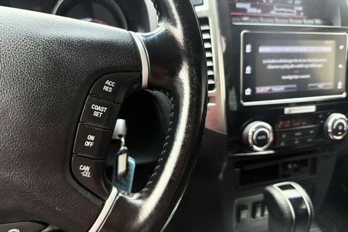 mitsubishi-pajero-diesel-2017-big-20