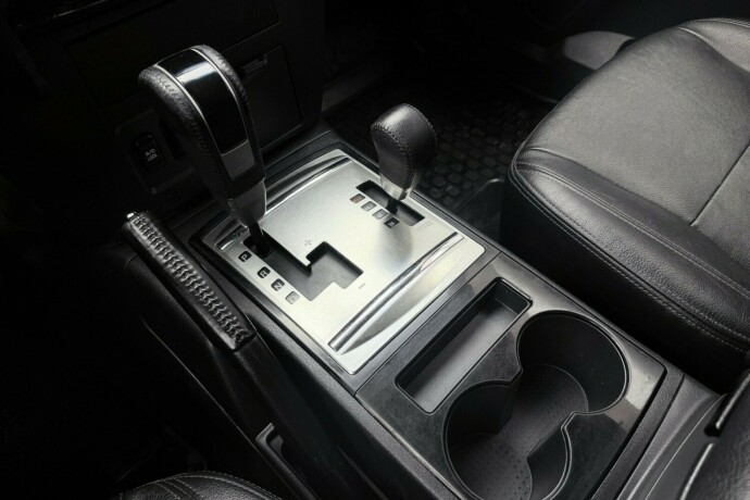 mitsubishi-pajero-diesel-2017-big-28