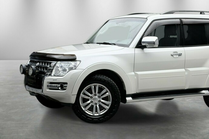mitsubishi-pajero-diesel-2017-big-1