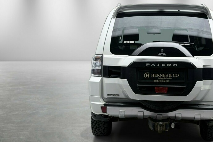 mitsubishi-pajero-diesel-2017-big-8