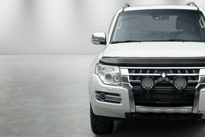 mitsubishi-pajero-diesel-2017-big-4