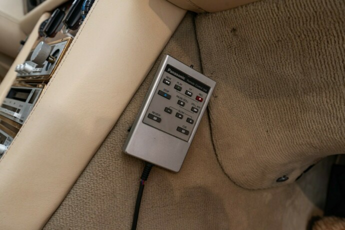 mercedes-benz-500-sel-bensin-1983-big-56