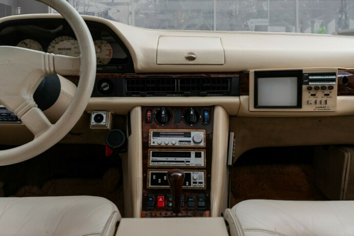 mercedes-benz-500-sel-bensin-1983-big-40