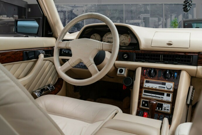mercedes-benz-500-sel-bensin-1983-big-37