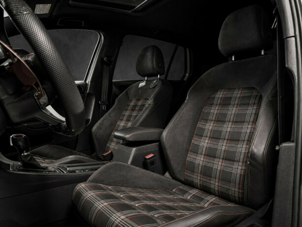 volkswagen-golf-bensin-2013-big-5
