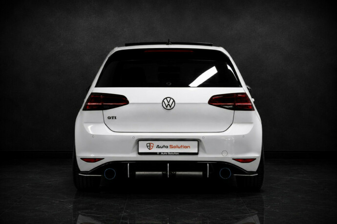 volkswagen-golf-bensin-2013-big-3