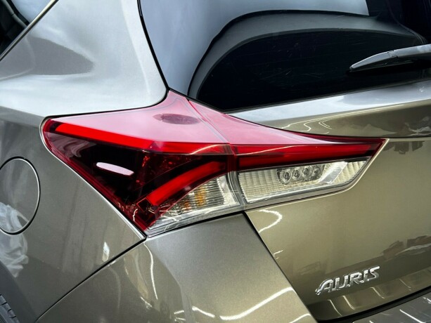 toyota-auris-elektrisitetbensin-2017-big-6