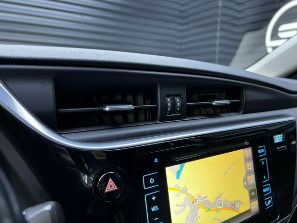 toyota-auris-elektrisitetbensin-2017-big-15