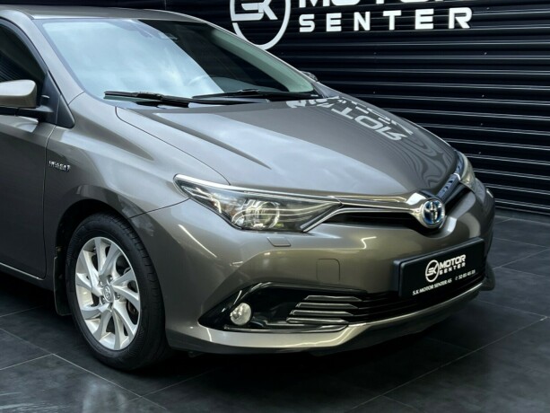 toyota-auris-elektrisitetbensin-2017-big-2