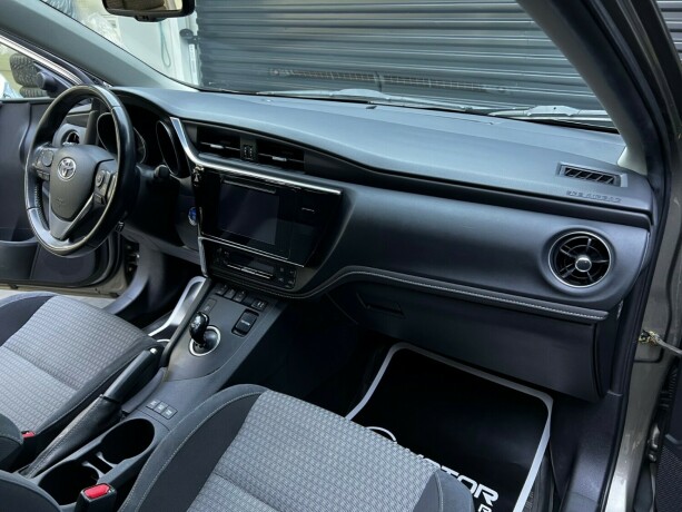 toyota-auris-elektrisitetbensin-2017-big-10