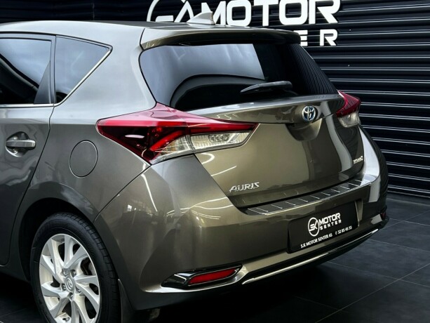 toyota-auris-elektrisitetbensin-2017-big-5