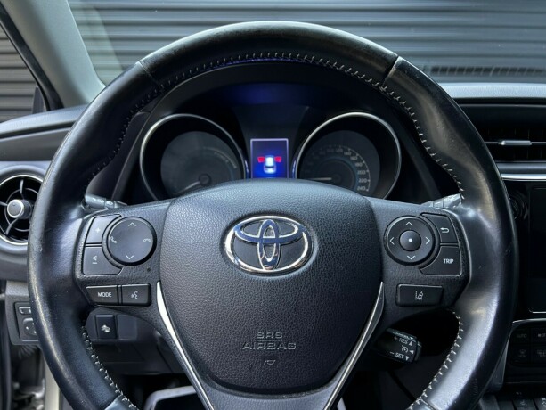 toyota-auris-elektrisitetbensin-2017-big-12