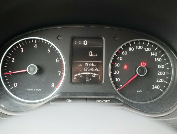 volkswagen-polo-bensin-2013-big-20