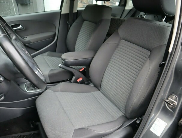 volkswagen-polo-bensin-2013-big-8