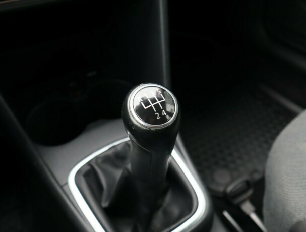 volkswagen-polo-bensin-2013-big-12
