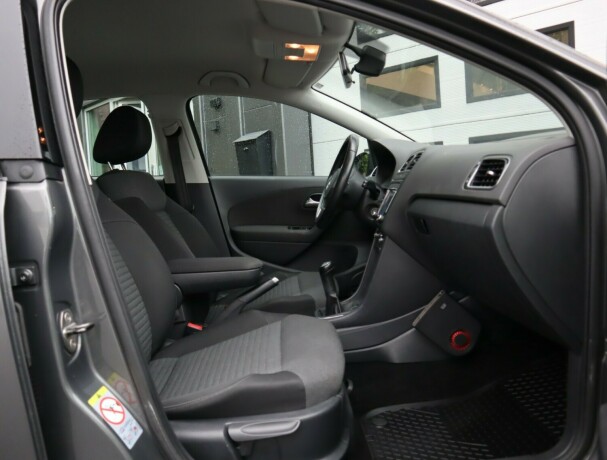volkswagen-polo-bensin-2013-big-9