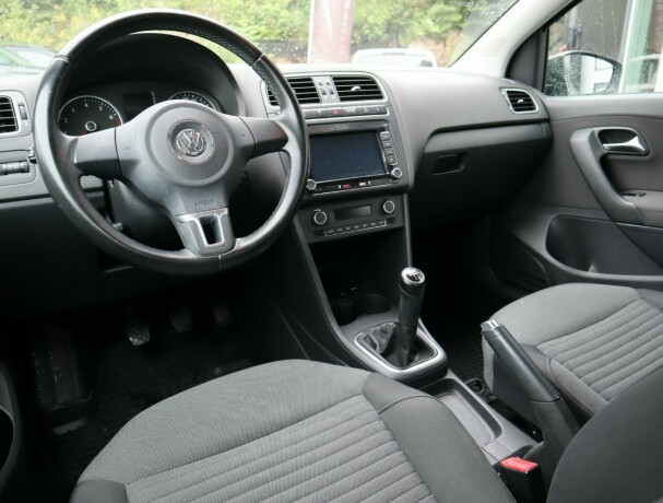 volkswagen-polo-bensin-2013-big-7