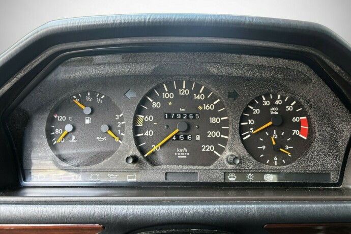 mercedes-benz-200-e-bensin-1991-big-18