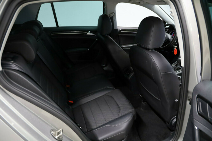 volkswagen-golf-bensin-2016-big-11