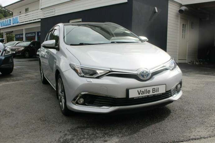 toyota-auris-elektrisitetbensin-2017-big-0