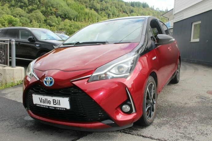toyota-yaris-elektrisitetbensin-2017-big-1