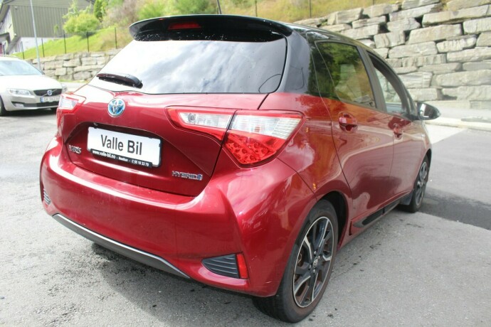 toyota-yaris-elektrisitetbensin-2017-big-3