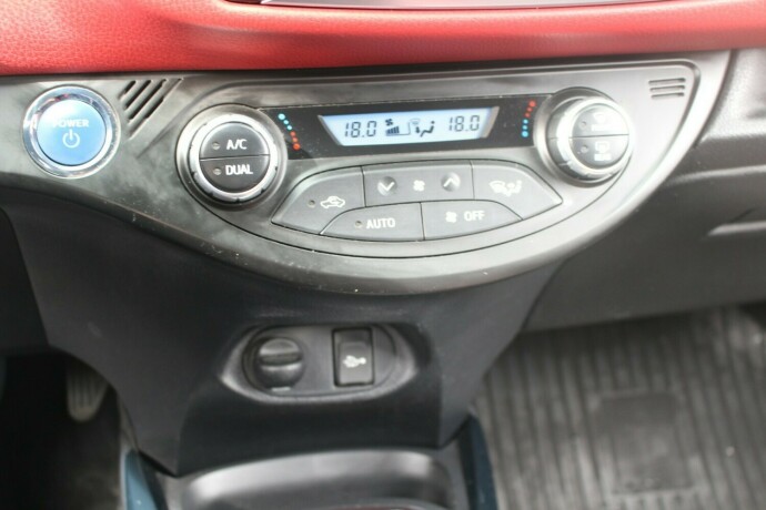 toyota-yaris-elektrisitetbensin-2017-big-12