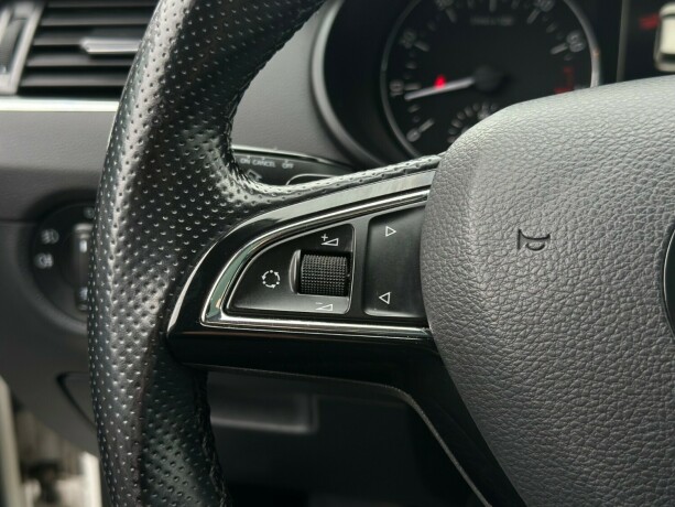skoda-octavia-bensin-2015-big-28