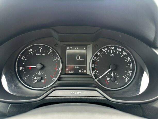 skoda-octavia-bensin-2015-big-37