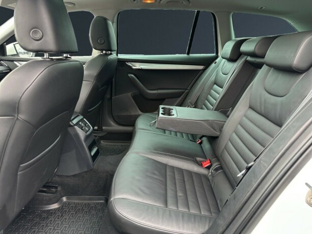 skoda-octavia-bensin-2015-big-15