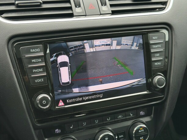 skoda-octavia-bensin-2015-big-25