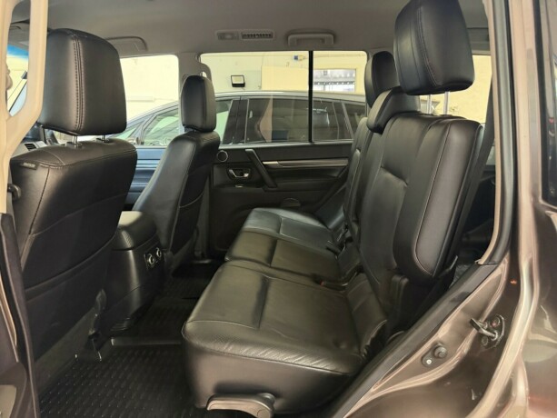 mitsubishi-pajero-diesel-2009-big-12