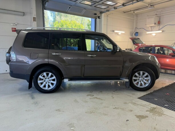 mitsubishi-pajero-diesel-2009-big-6