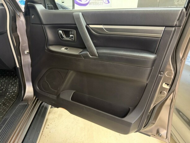 mitsubishi-pajero-diesel-2009-big-15