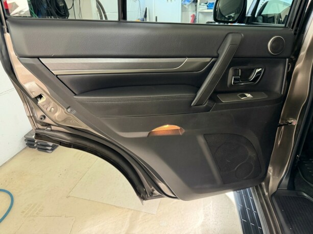 mitsubishi-pajero-diesel-2009-big-11