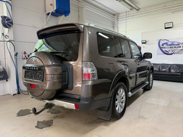 mitsubishi-pajero-diesel-2009-big-5
