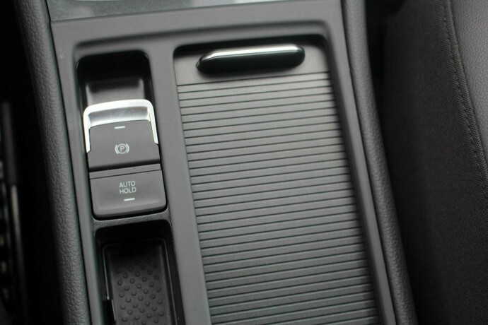volkswagen-golf-elektrisitet-2019-big-20