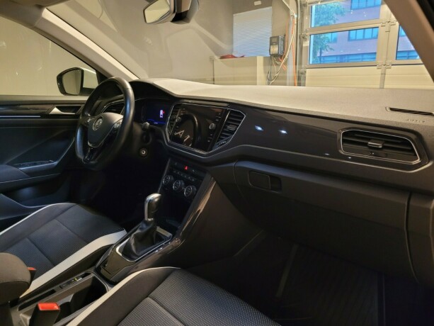 volkswagen-t-roc-bensin-2019-big-13