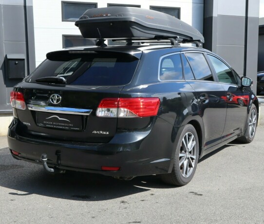 toyota-avensis-bensin-2012-big-3
