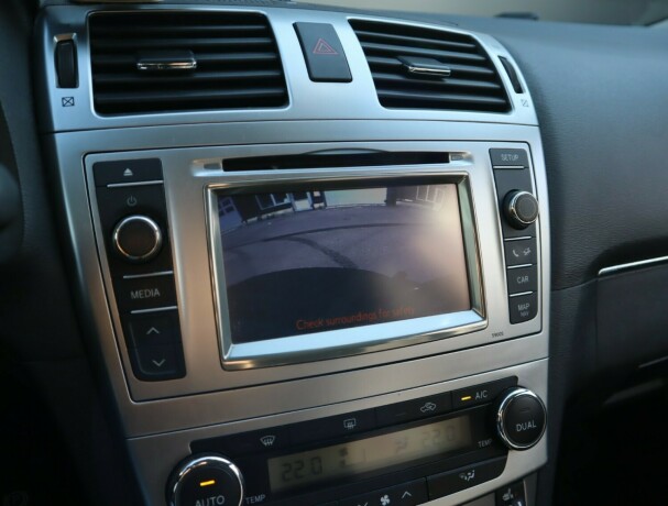 toyota-avensis-bensin-2012-big-16