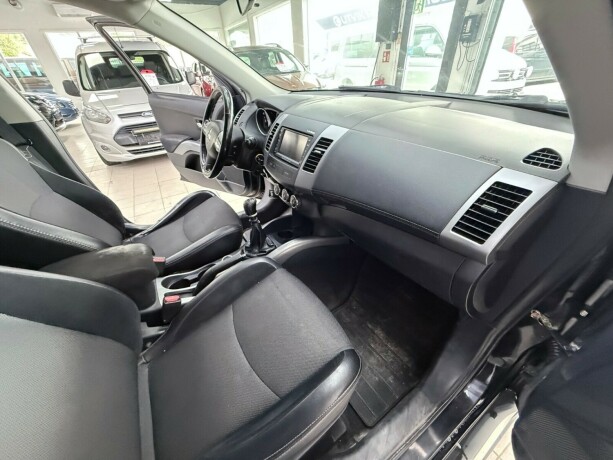mitsubishi-outlander-diesel-2011-big-19
