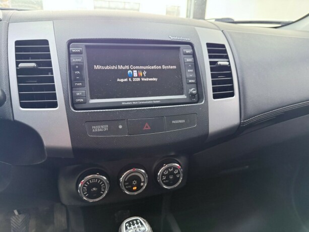 mitsubishi-outlander-diesel-2011-big-15