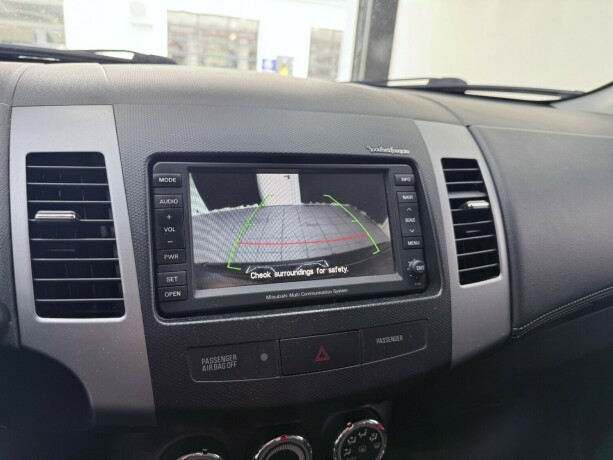 mitsubishi-outlander-diesel-2011-big-16