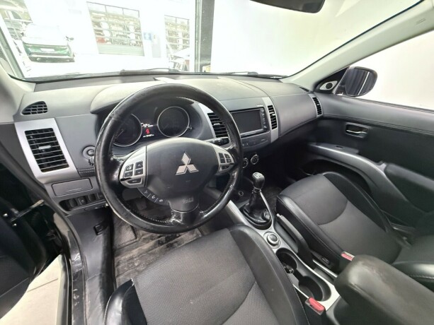 mitsubishi-outlander-diesel-2011-big-12