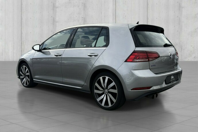 volkswagen-golf-elektrisitetbensin-2017-big-5