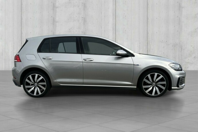 volkswagen-golf-elektrisitetbensin-2017-big-4