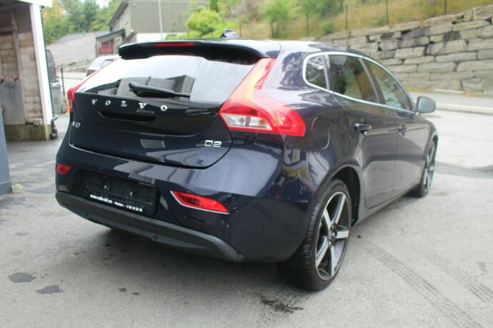 volvo-v40-diesel-2016-big-3