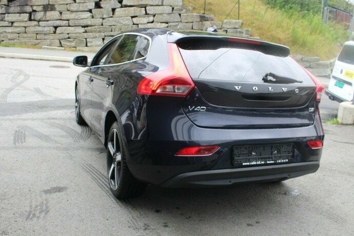 volvo-v40-diesel-2016-big-2